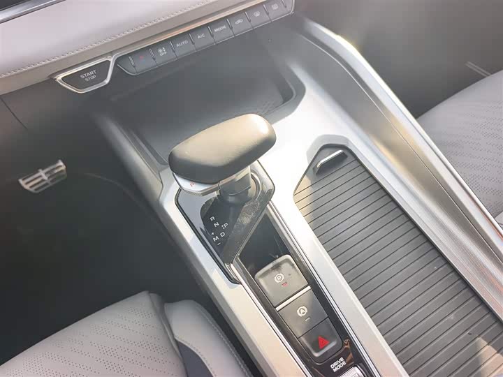 Фото 14 - Geely Preface