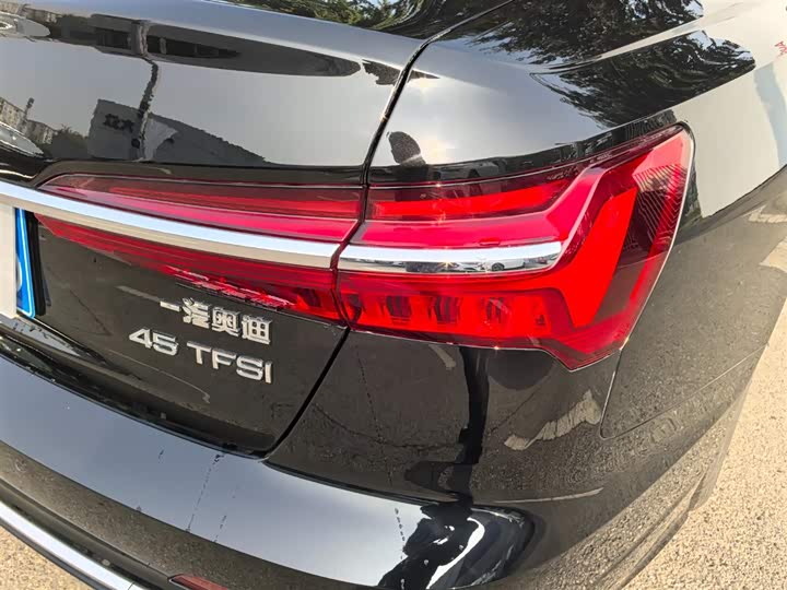 Фото 10 - Audi A6L