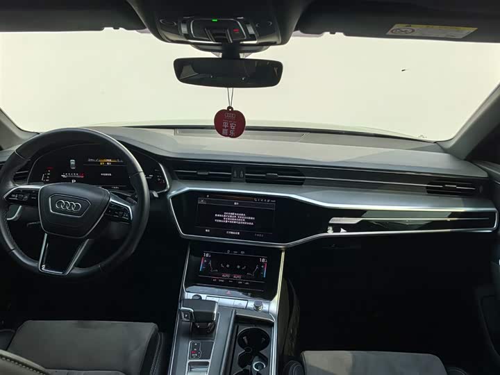 Фото 11 - Audi A6L