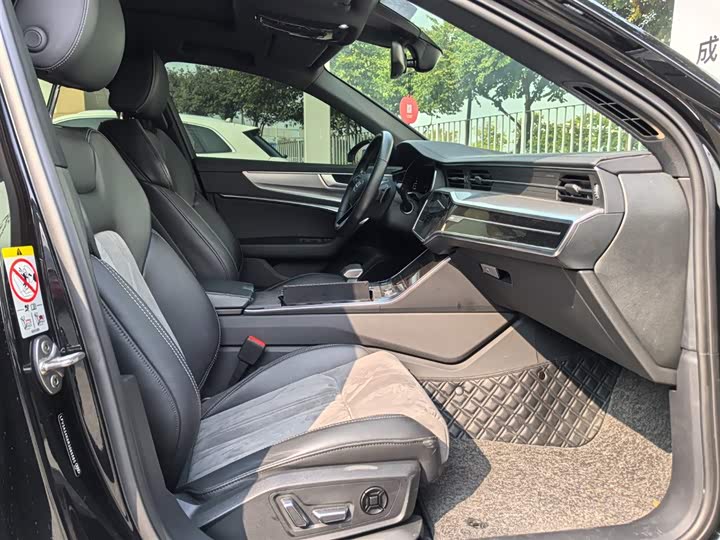 Фото 14 - Audi A6L