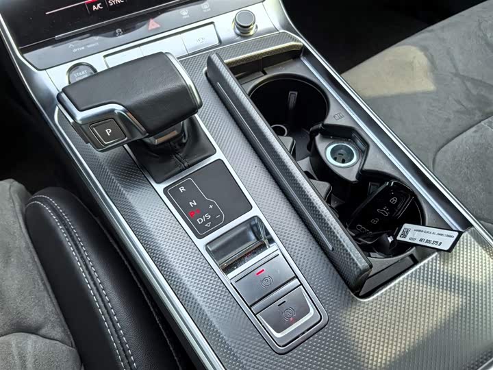 Фото 16 - Audi A6L