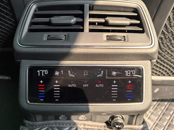 Фото 18 - Audi A6L