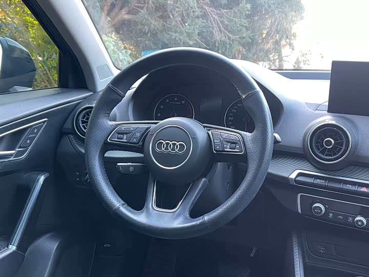 Фото 15 - Audi Q2L