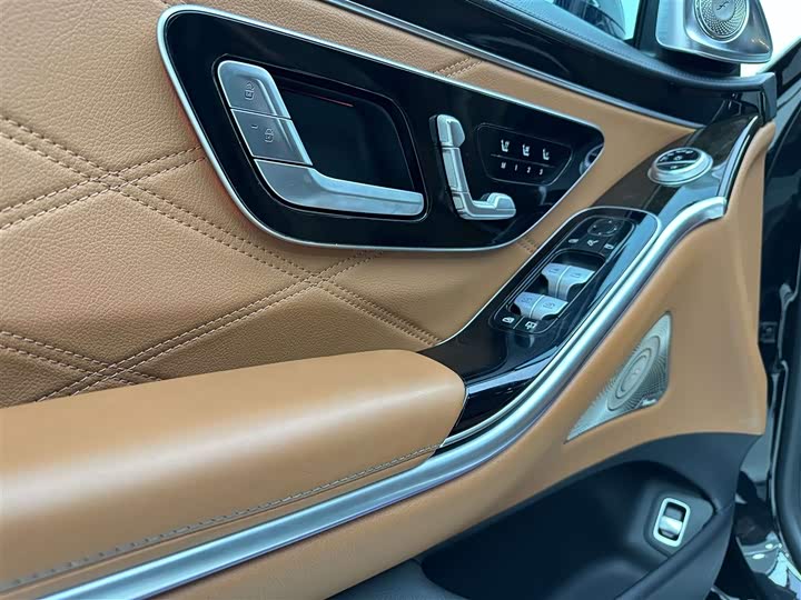 Фото 9 - Mercedes-Benz Maybach S-Class