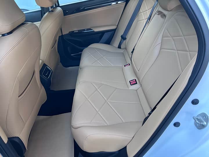 Фото 10 - Geely Galaxy L6