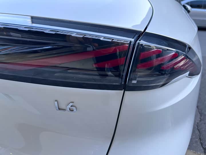 Фото 16 - Geely Galaxy L6