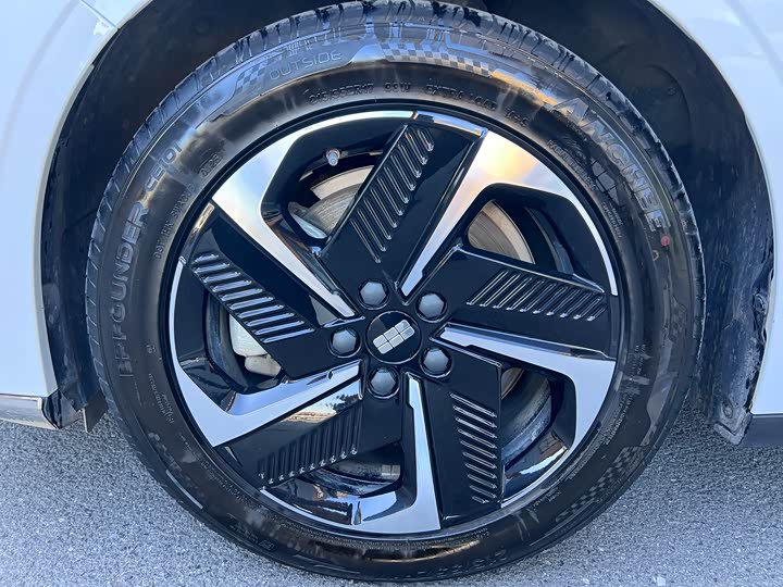 Фото 3 - Geely Galaxy L6