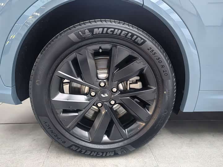 Фото 12 - LiXiang L7