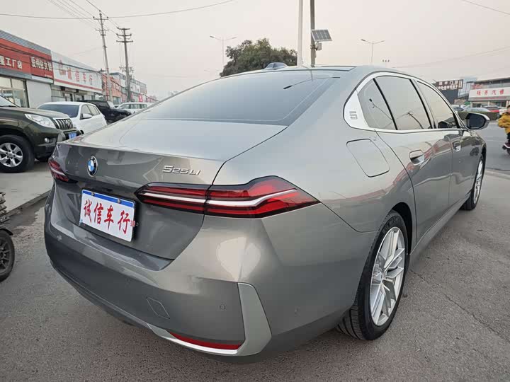 Фото 13 - BMW 5 Series