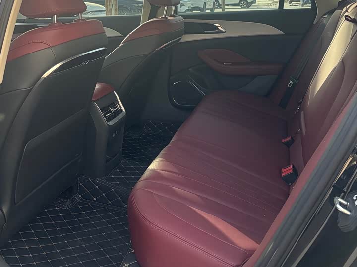 Фото 11 - Hongqi H5