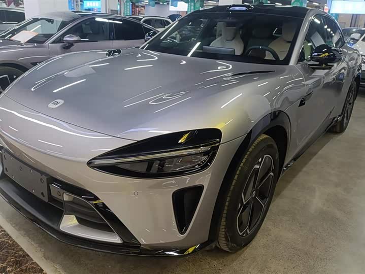 Фото 1 - Xiaomi YU7