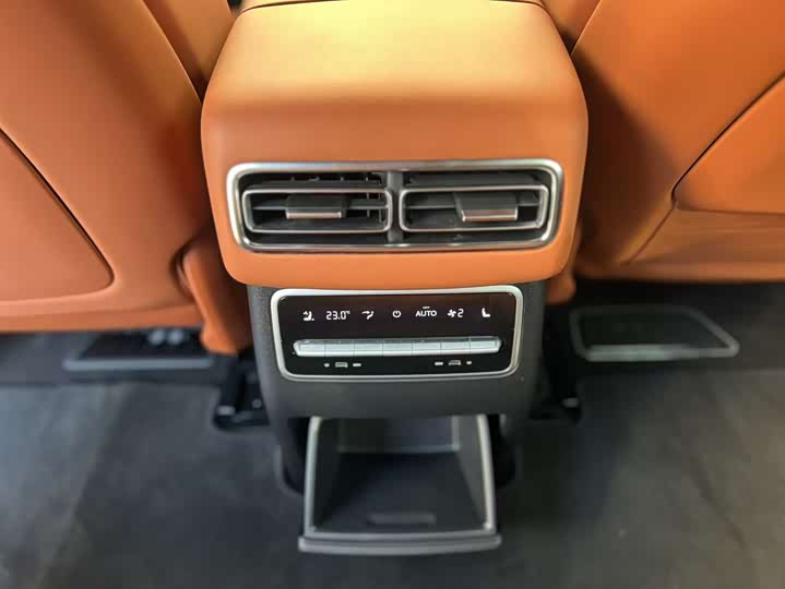 Фото 12 - LiXiang L7