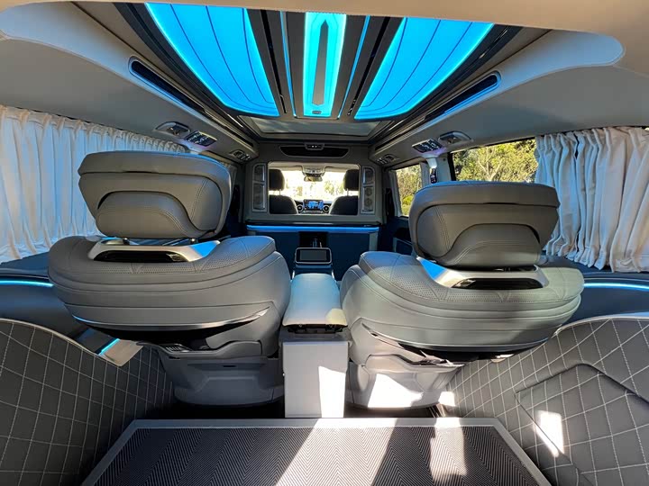 Фото 7 - Mercedes-Benz V-Class