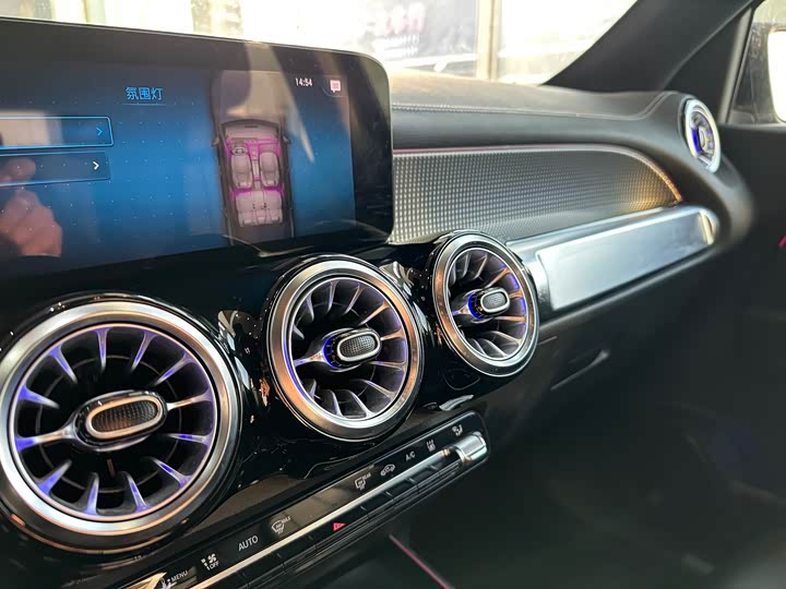 Фото 9 - Mercedes-Benz EQB