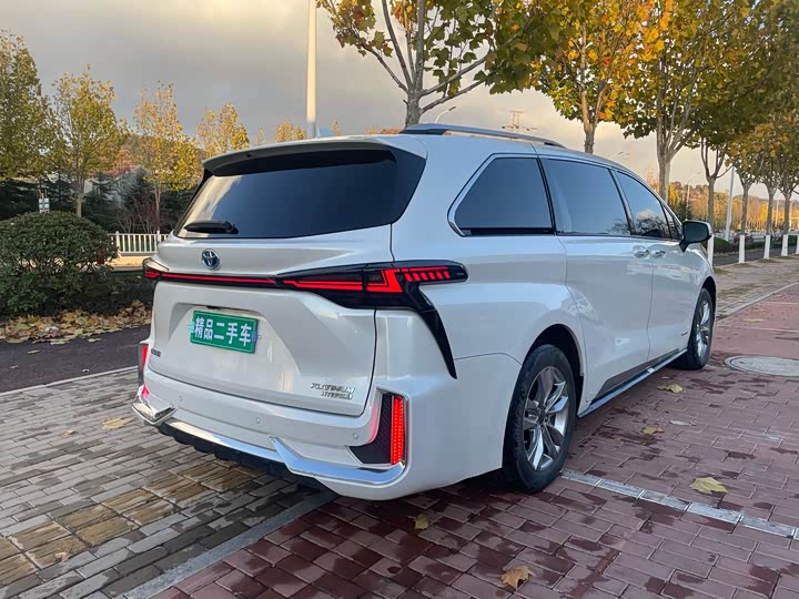 Фото 4 - Toyota Sienna