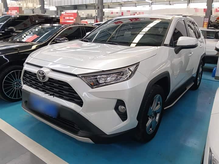 Фото 1 - Toyota RAV4