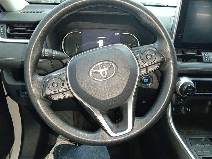 Фото 11 - Toyota RAV4