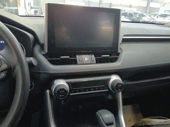 Фото 13 - Toyota RAV4