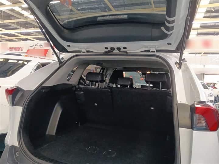 Фото 19 - Toyota RAV4