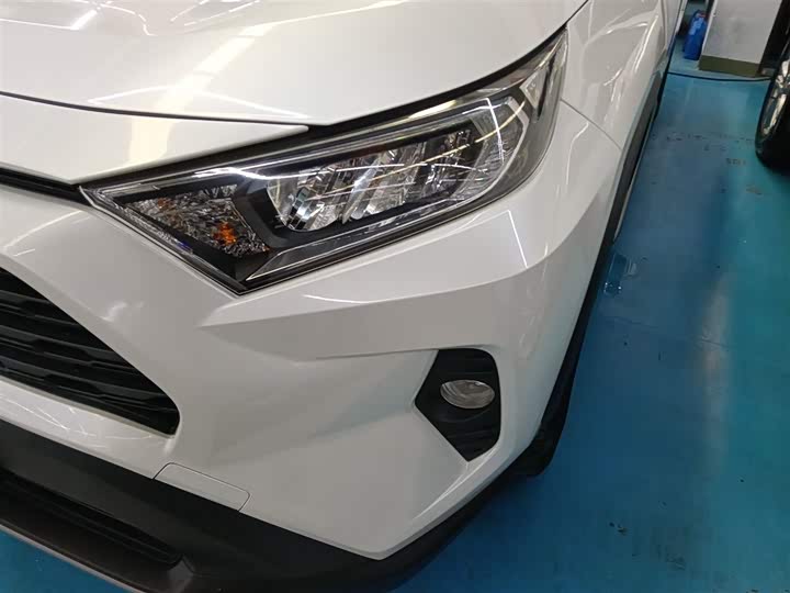 Фото 24 - Toyota RAV4