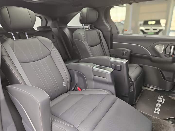 Фото 11 - Toyota Sienna