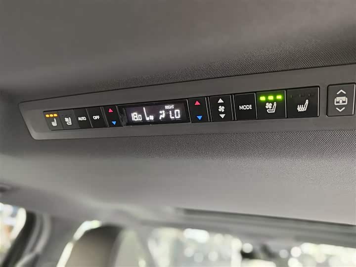 Фото 15 - Toyota Sienna