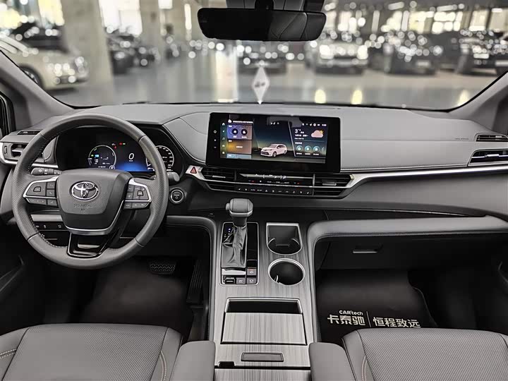 Фото 18 - Toyota Sienna