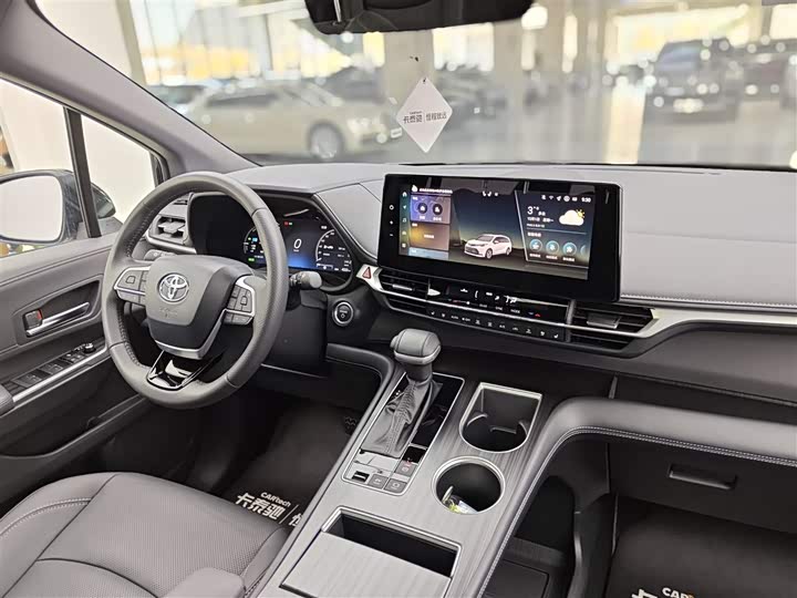 Фото 19 - Toyota Sienna