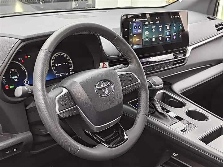 Фото 26 - Toyota Sienna