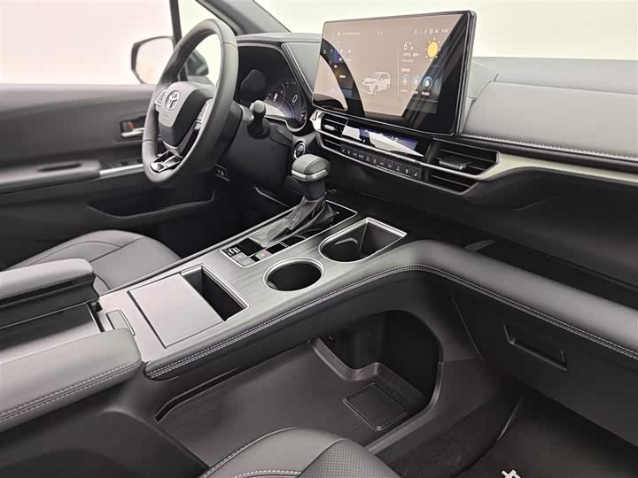 Фото 31 - Toyota Sienna