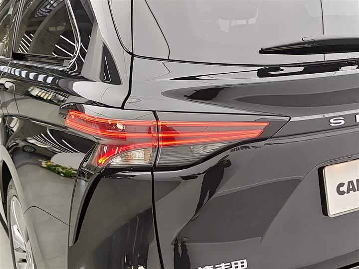 Фото 33 - Toyota Sienna