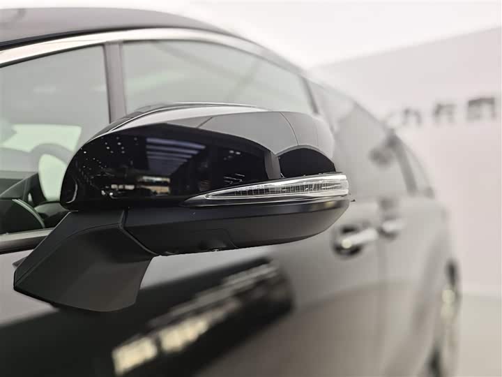 Фото 34 - Toyota Sienna