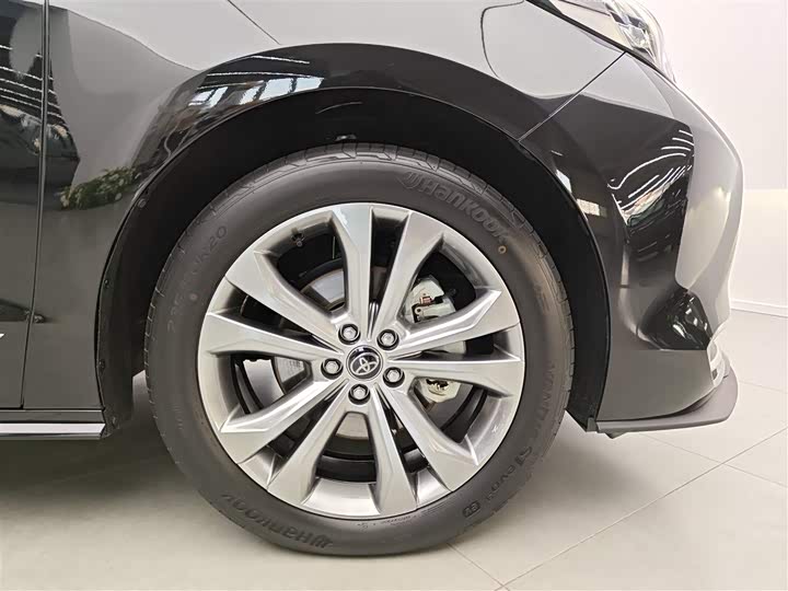 Фото 35 - Toyota Sienna