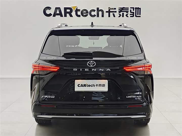 Фото 4 - Toyota Sienna