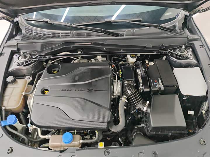 Фото 10 - Changan UNI-V