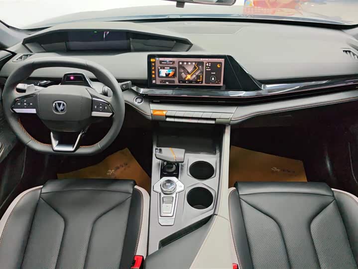 Фото 12 - Changan UNI-V