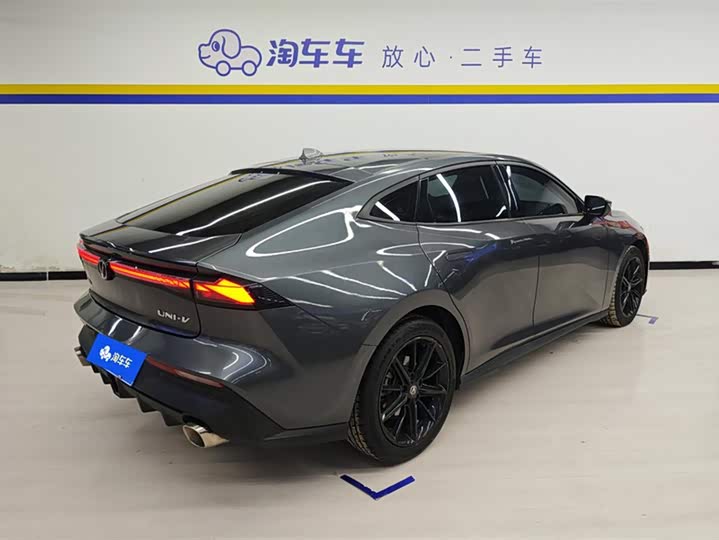 Фото 3 - Changan UNI-V