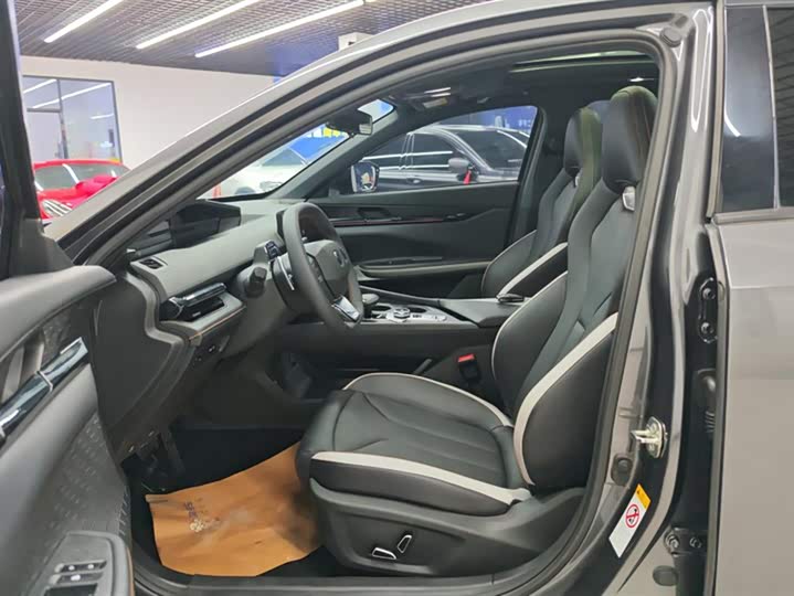 Фото 9 - Changan UNI-V