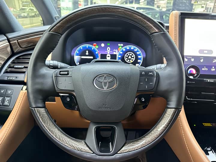 Фото 10 - Toyota Alphard