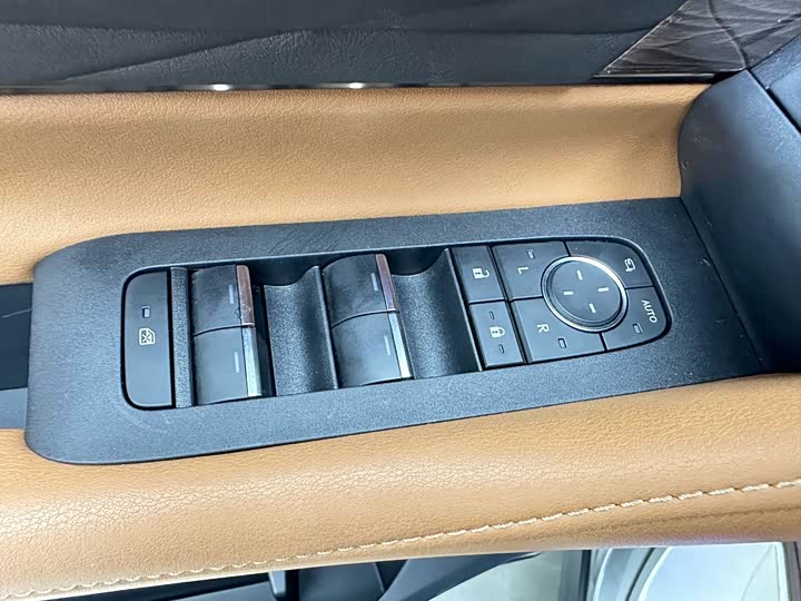 Фото 18 - Toyota Alphard