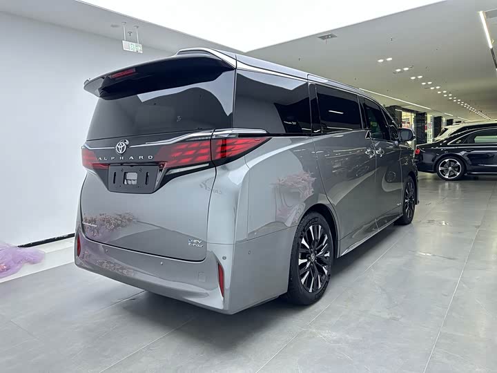 Фото 2 - Toyota Alphard