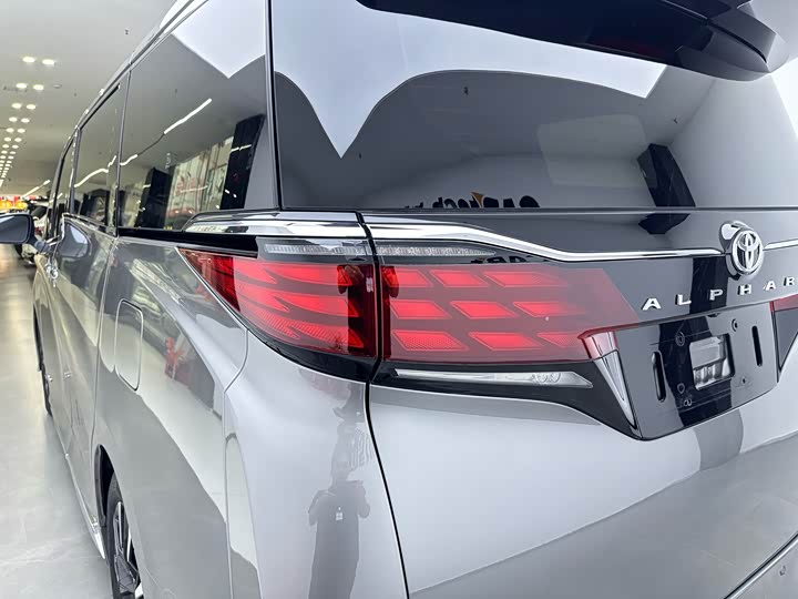 Фото 5 - Toyota Alphard