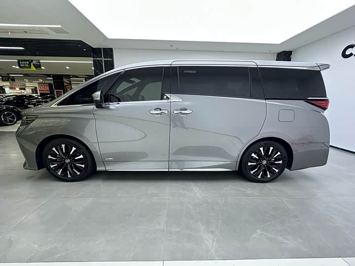 Фото 7 - Toyota Alphard