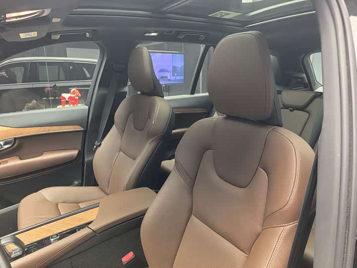 Фото 13 - Volvo XC90