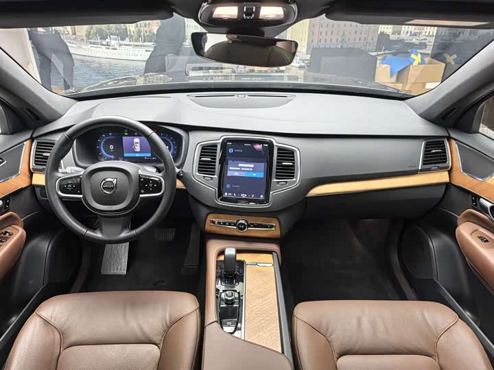 Фото 14 - Volvo XC90