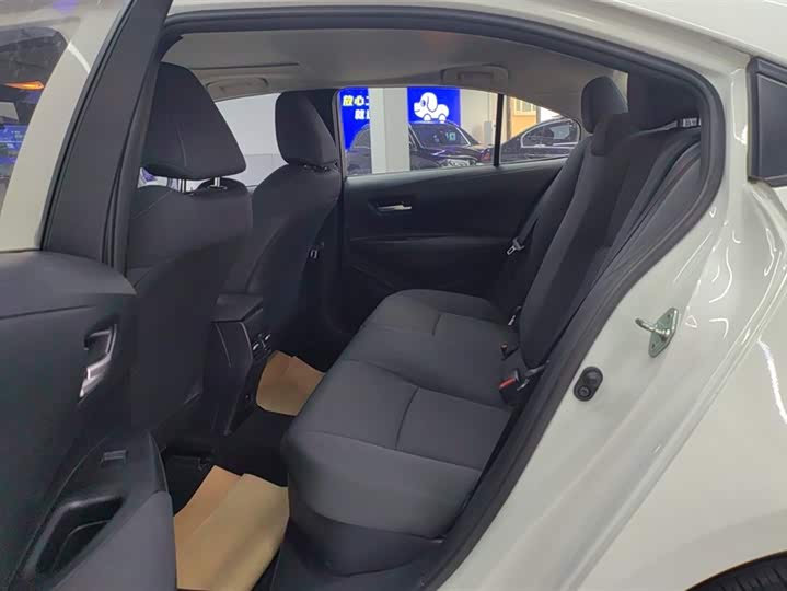 Фото 11 - Toyota Corolla