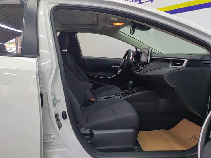 Фото 8 - Toyota Corolla