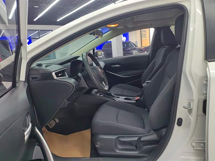 Фото 9 - Toyota Corolla