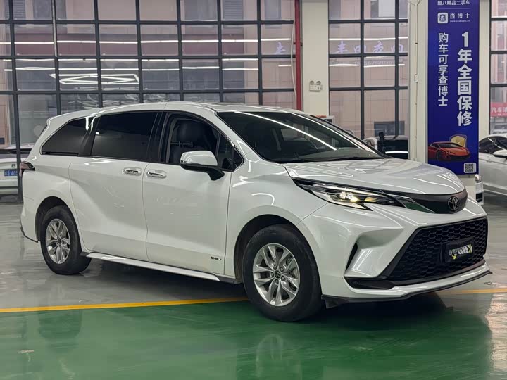 Фото 1 - Toyota Granvia