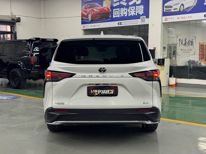 Фото 11 - Toyota Granvia